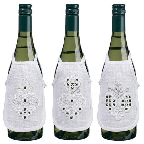 Белые сердечки Набор для вышивания фартучков на бутылку в технике хардангер PERMIN