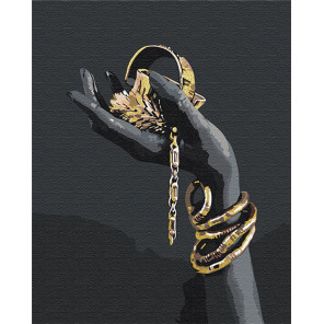 Пример в интерьере Золотые украшения в руке / Африканка 100х125 см Раскраска картина по номерам на холсте с металлической краск