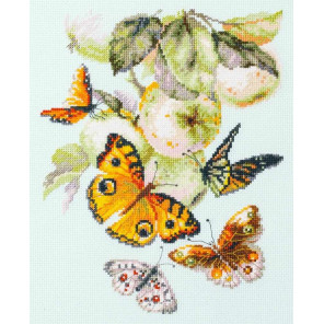  Бабочки на яблоне Набор для вышивания Чудесная игла 130-052
