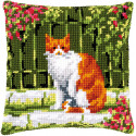 Кошка среди цветов Набор для вышивания подушки Vervaco