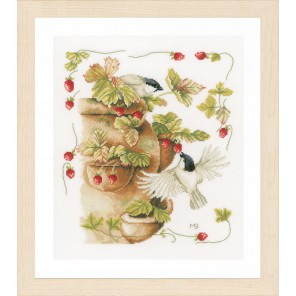  Strawberries & Birds Набор для вышивания LanArte PN-0168599