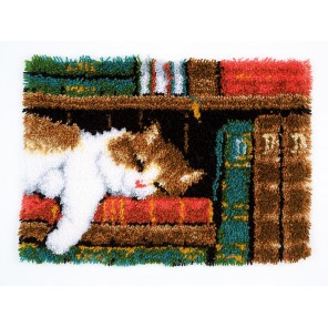 Кот на книжной полке Набор для вышивания коврика VERVACO